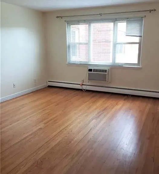 70 Grove Hill St #3W — Photo 4