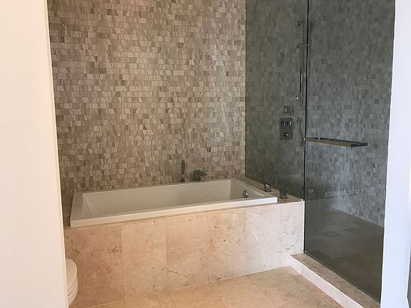4th image of 68 SE 6th St APT 3202