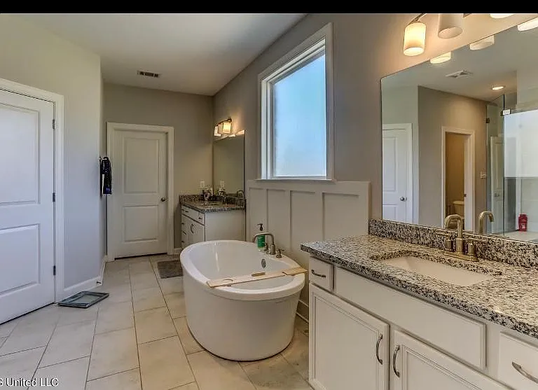 4345 Mitchell Pl — Photo 2