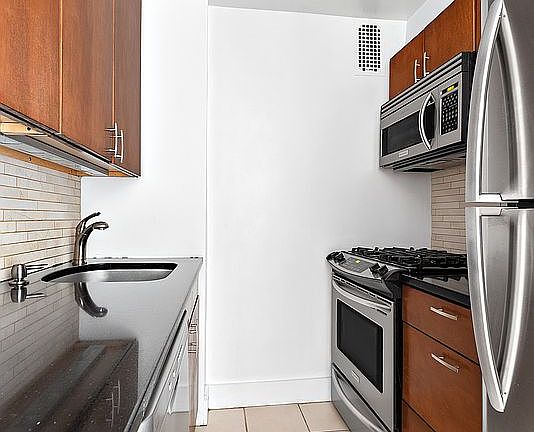 2nd image of 333 E 66th St APT 11A