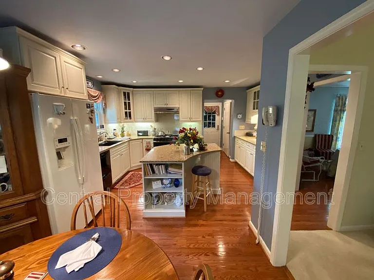 4724 Coach Hill Dr — Photo 21