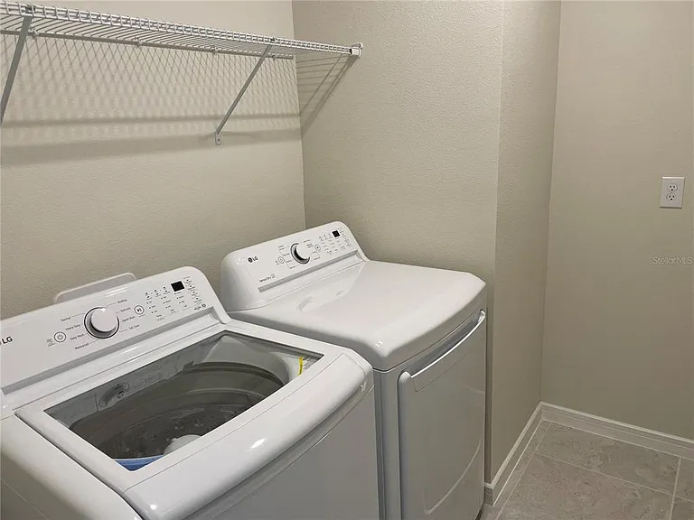 1260 Regal King Dr — Photo 5