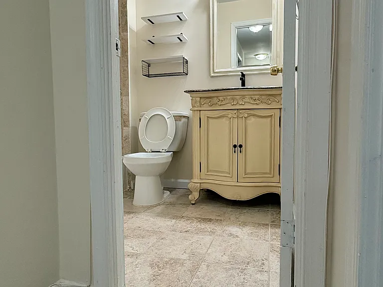 2nd Bathroom - Upper Level