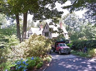 34 Rockwood Rd, Manhasset, NY 11030