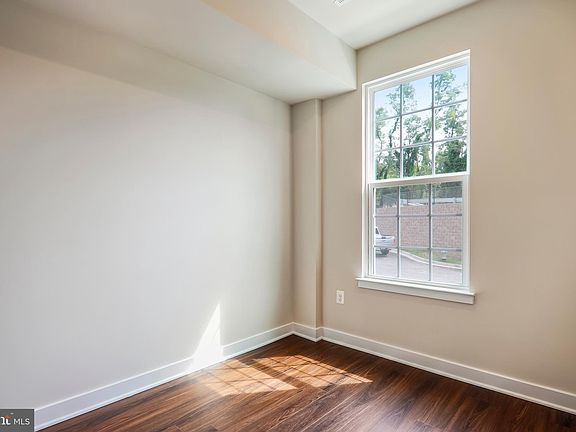 5th image of 4919 Crest View Dr