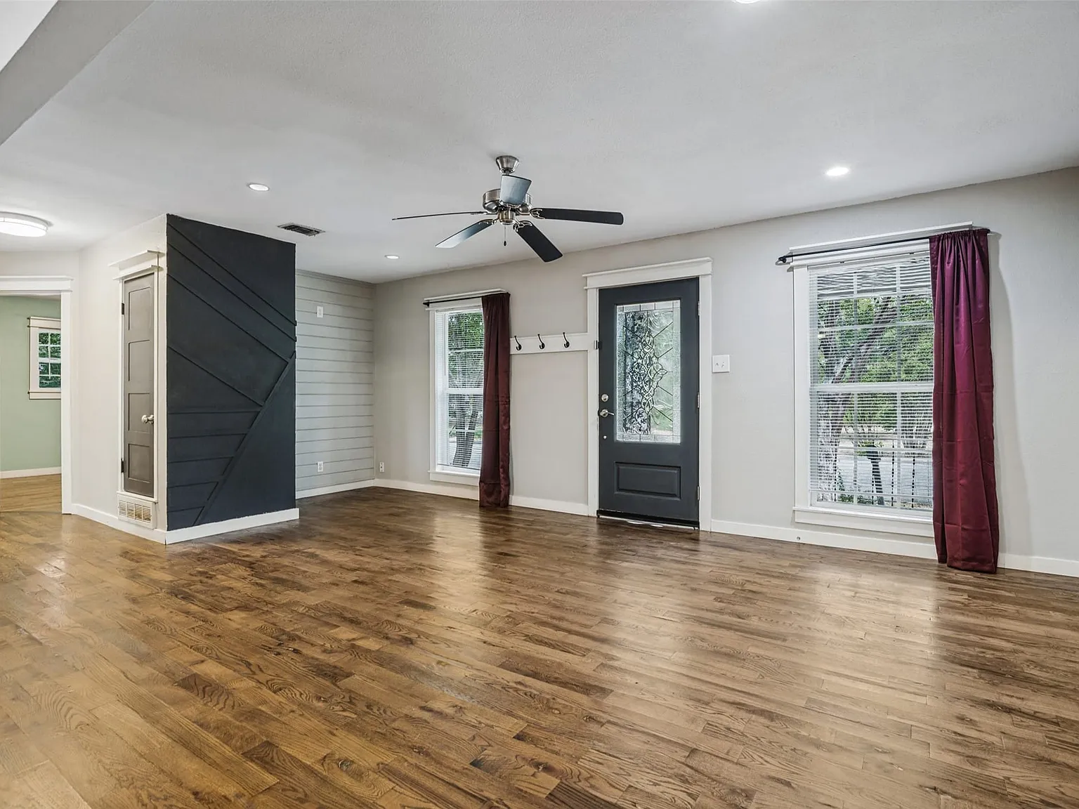 3 bed, 2.0 bath, 1296 sqft, $2,000 — Photo 4