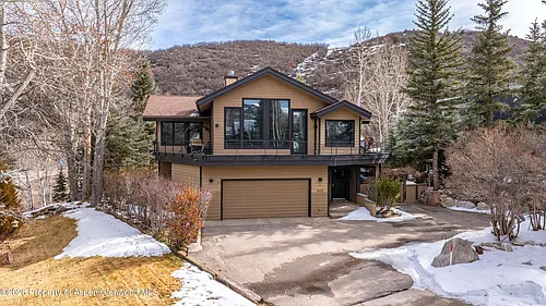 500 Fairway Dr Photo 1