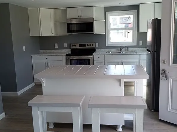 437 Cape Lookout Dr, Harkers Island, NC 28531