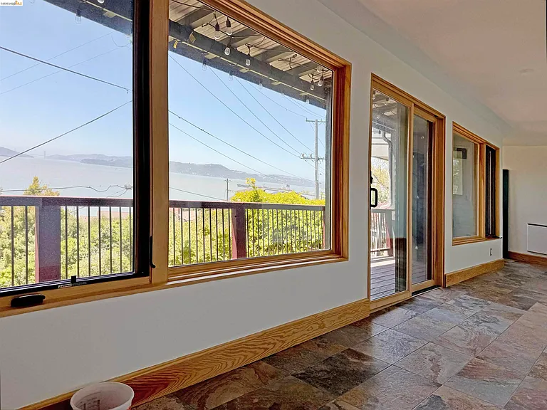 517 Golden Gate Ave — Photo 3
