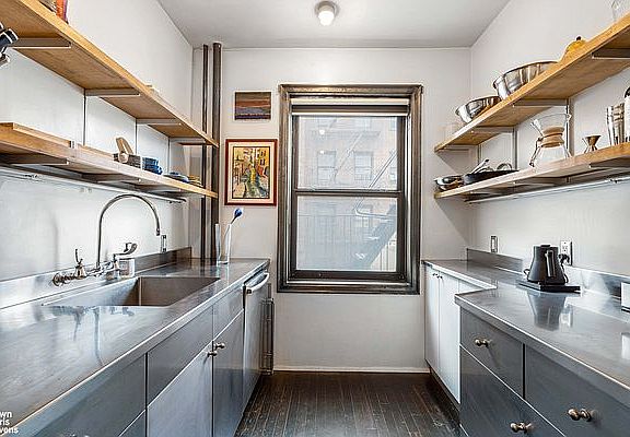 5th image of 504 Grand St APT E22