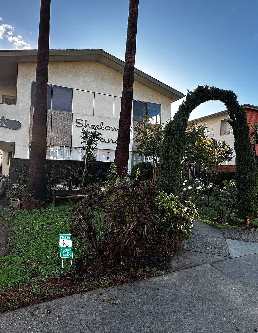 2038 S. Sherbourne Dr. — Photo 4