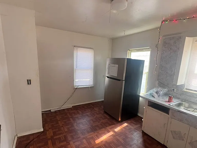 711 W Dewey St — Photo 8