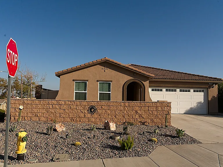 23155 Parkview Ct — Photo 1