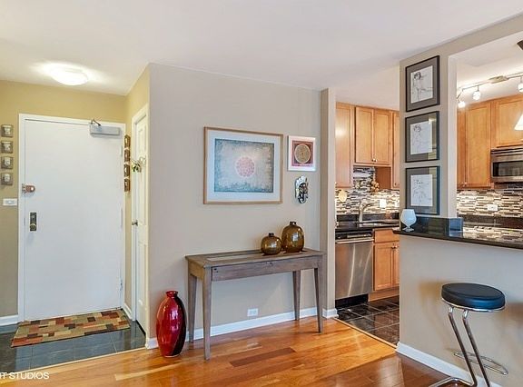 2nd image of 3550 N Lake Shore Dr APT 618