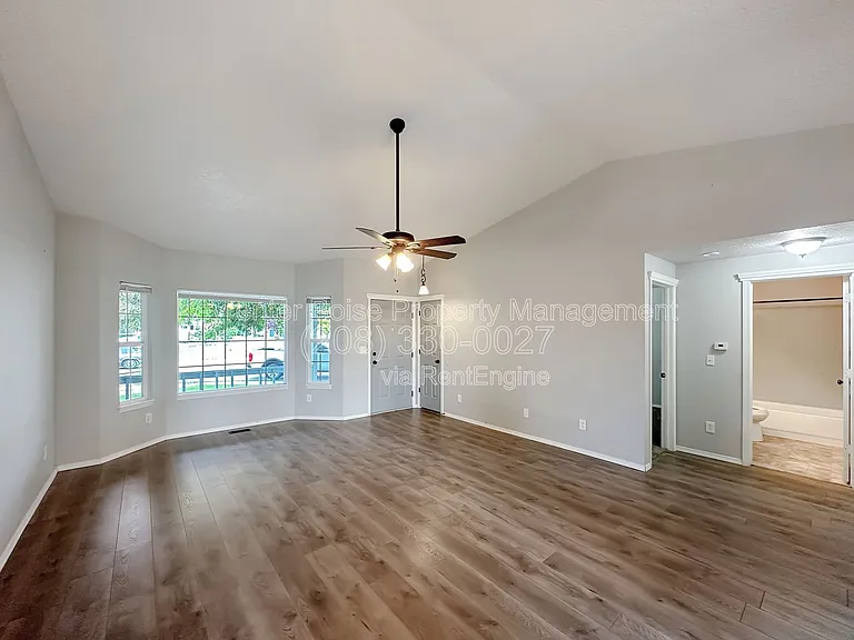 1017 W Edwards Ave — Photo 2
