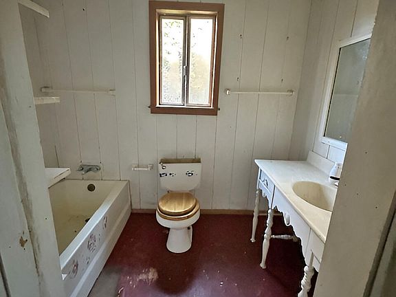 5th image of 1489 Lower South Fork Rd