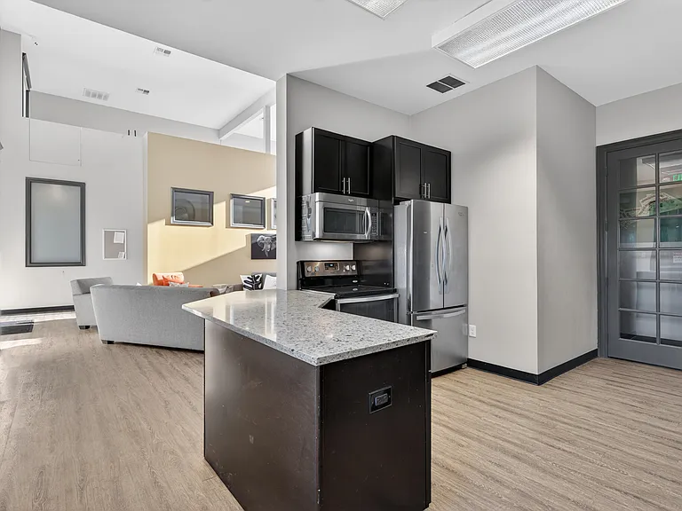 2080 Shamrock Dr — Photo 31