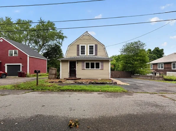 15 Hillside Ave, Middleboro, MA 02346