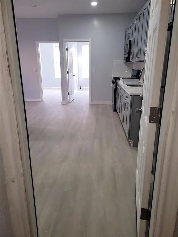 3 bed, 1.0 bath, 3198 sqft, $3,200 — Photo 3