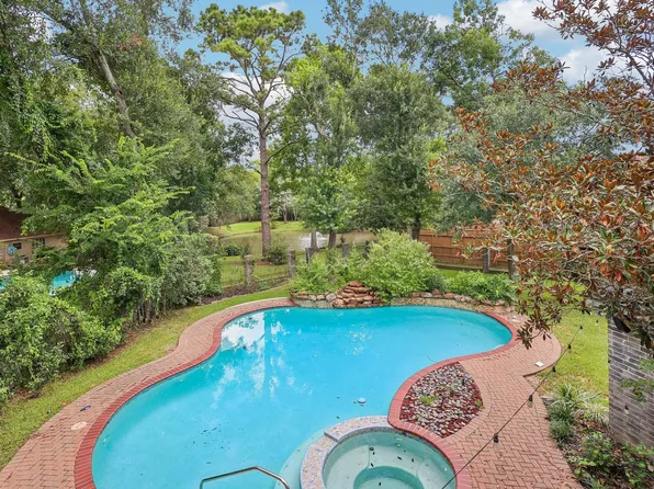 907 Remington Ct, Friendswood, TX 77546