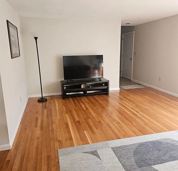 18 Landsdown Dr #18 — Photo 8