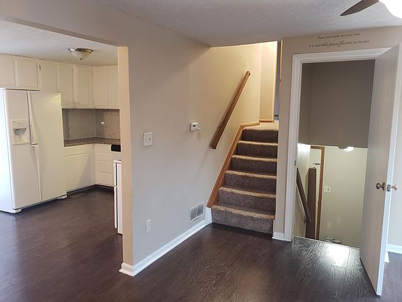 4th image of 3858 Farm Brook Ln