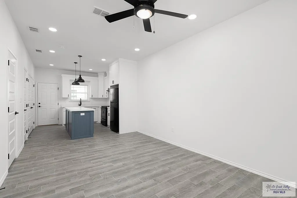 2 bed, 1.5 bath, 992 sqft, $999 — Photo 1