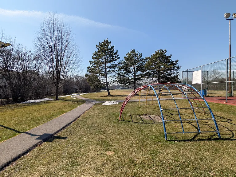 424 Mallard Dr — Photo 29