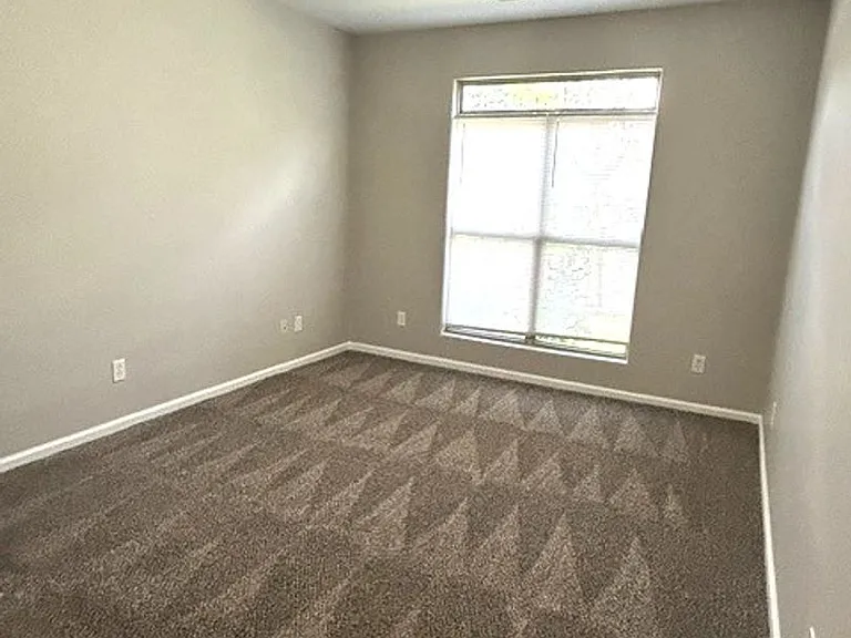 2741 Jacquelyn Ln — Photo 13