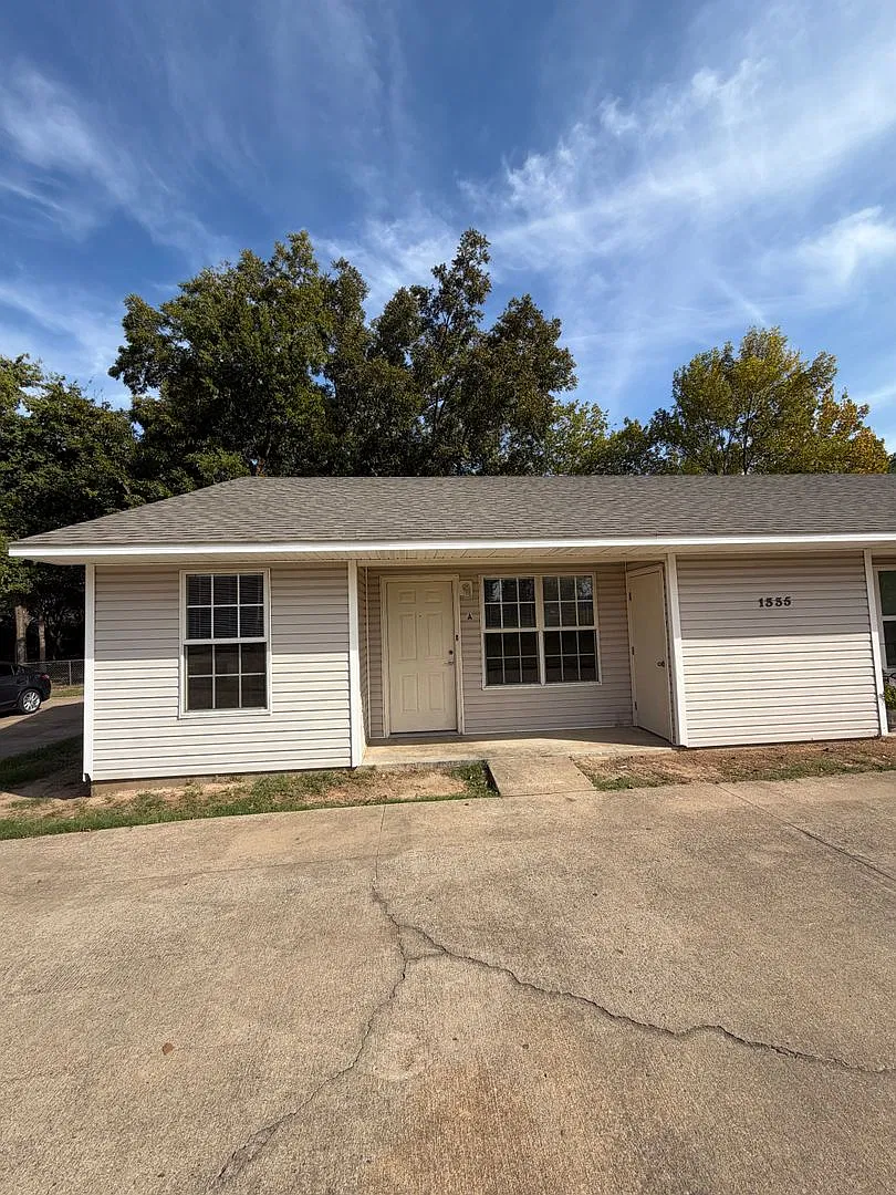 1335 Brazil Ave — Photo 1