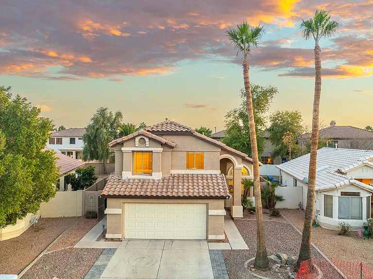 487 E Cantebria Dr — Photo 1