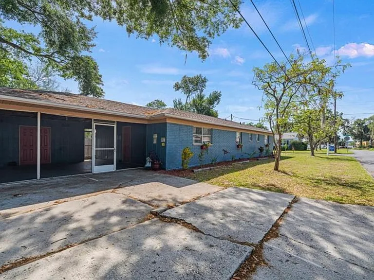 902 E Valencia St — Photo 3