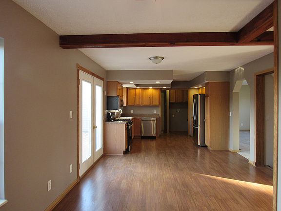 3rd image of 898 Lora Lee Dr