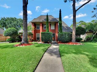 15918 Knolls Lodge Dr, Houston, TX 77095