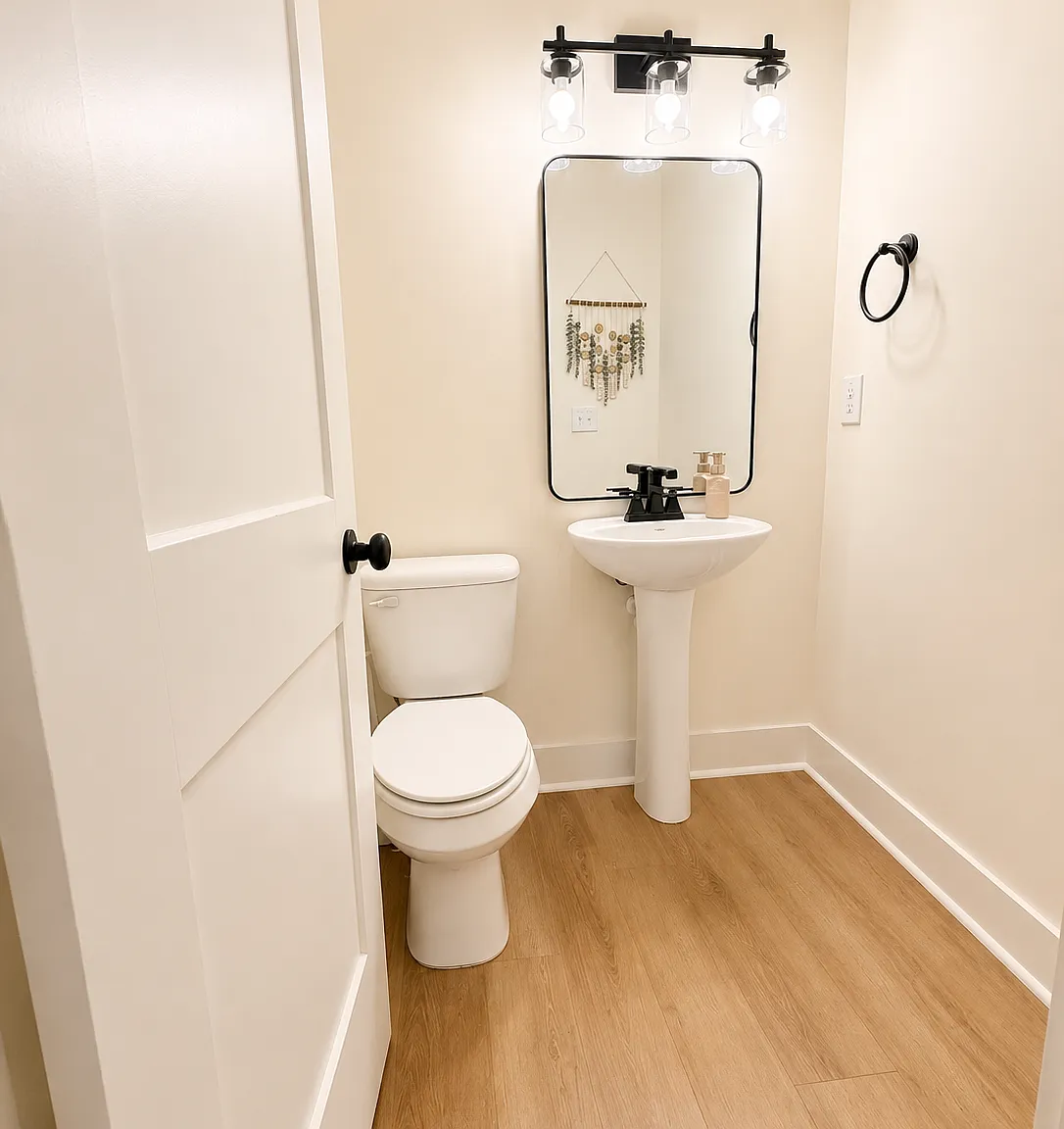 3 bed, 2.5 bath, 1904 sqft, $2,500 — Photo 1