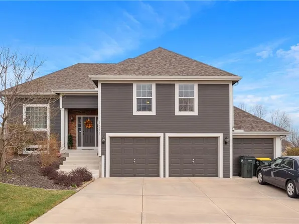 1311 Stone Ln, Lansing, KS 66043