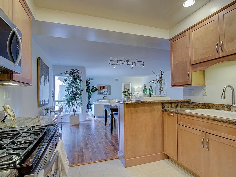 10707 Camarillo St #214 — Photo 11