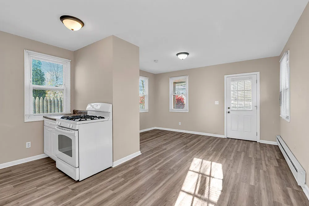 1 bed, 235 sqft, $1,800 — Photo 4