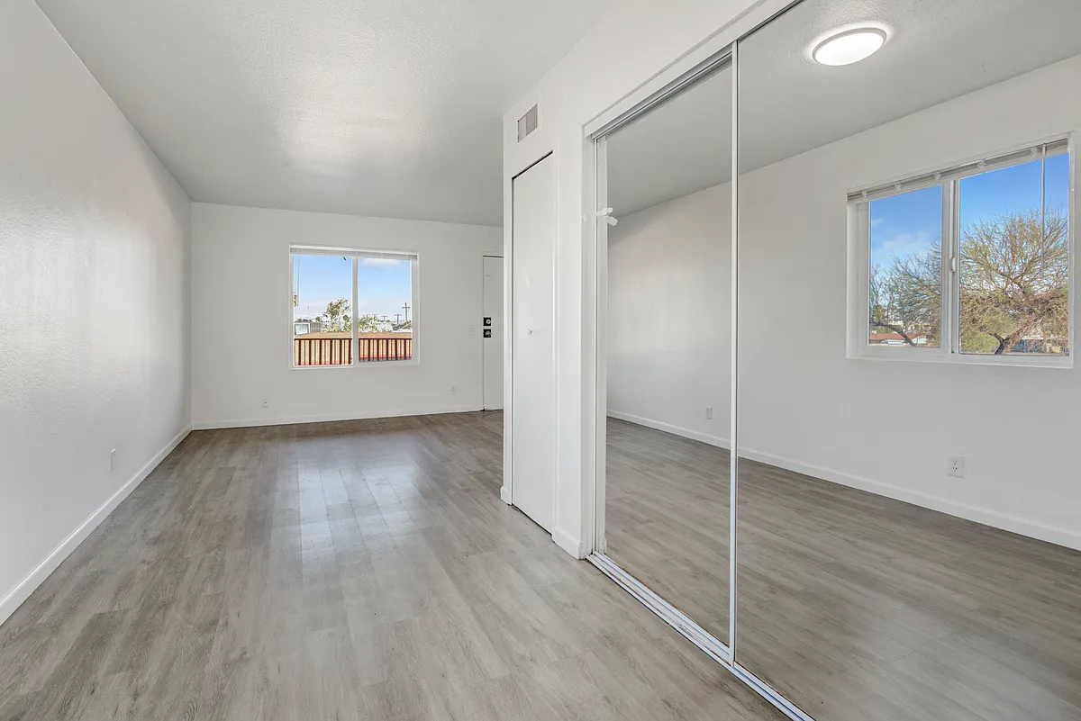 Building Photo - 1951 E Don Carlos Ave #201
