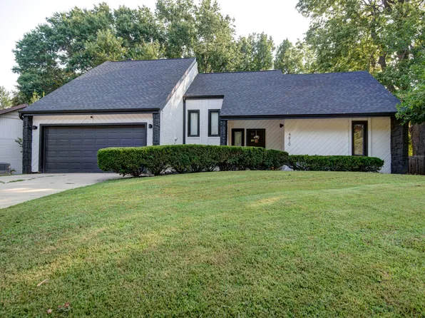 4810 S Warwick Avenue, Springfield, MO 65804