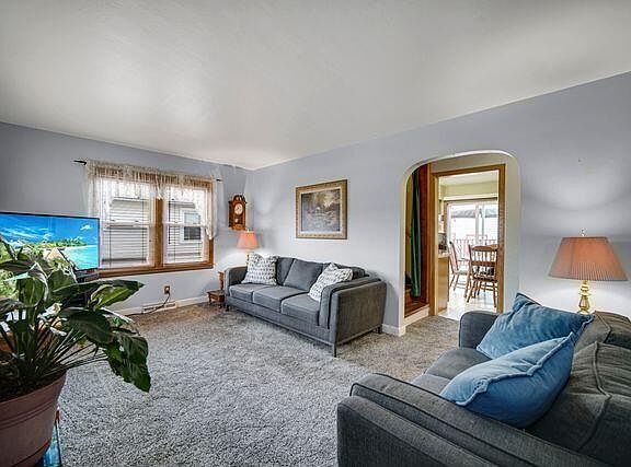 2nd image of 918 177th St