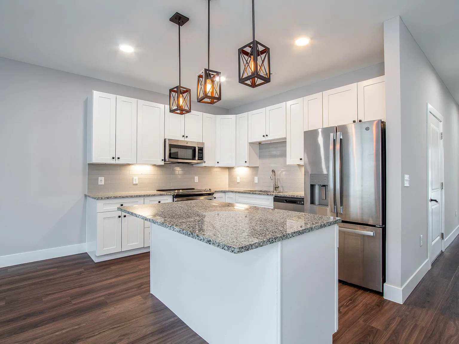 463 Columbus Ave — Photo 1