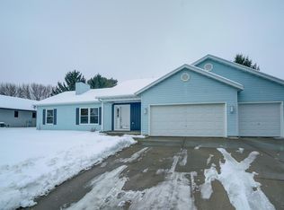 404 Pinehurst Dr, Waunakee, WI 53597