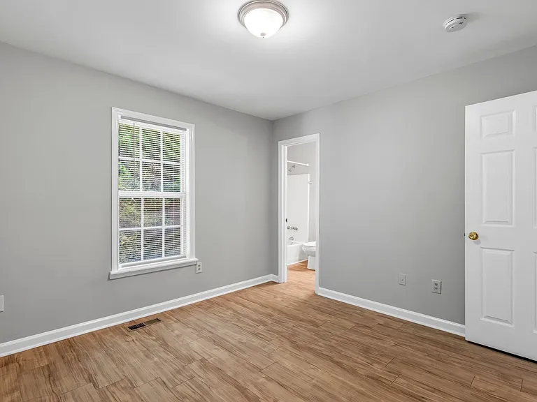 1811 Cody Ave — Photo 17