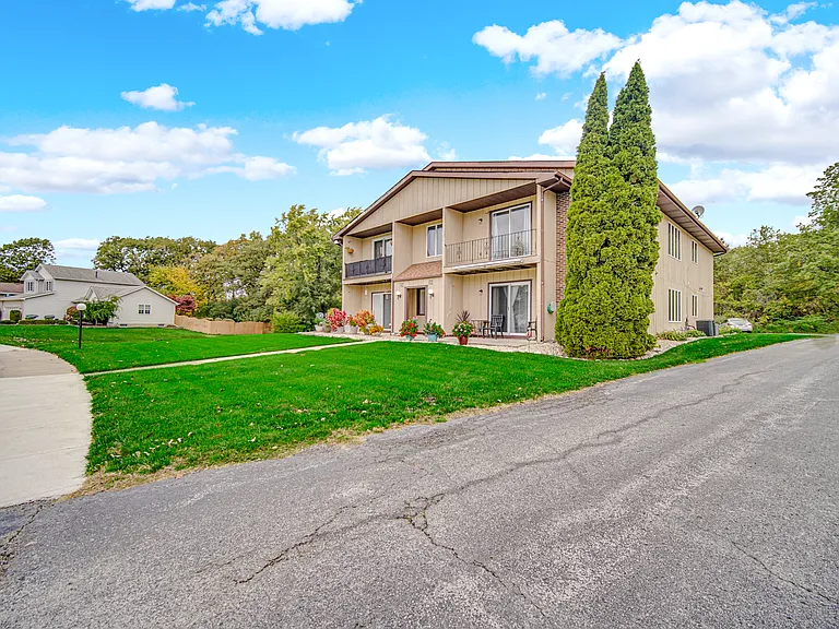 1548 Autumn Dr — Photo 2