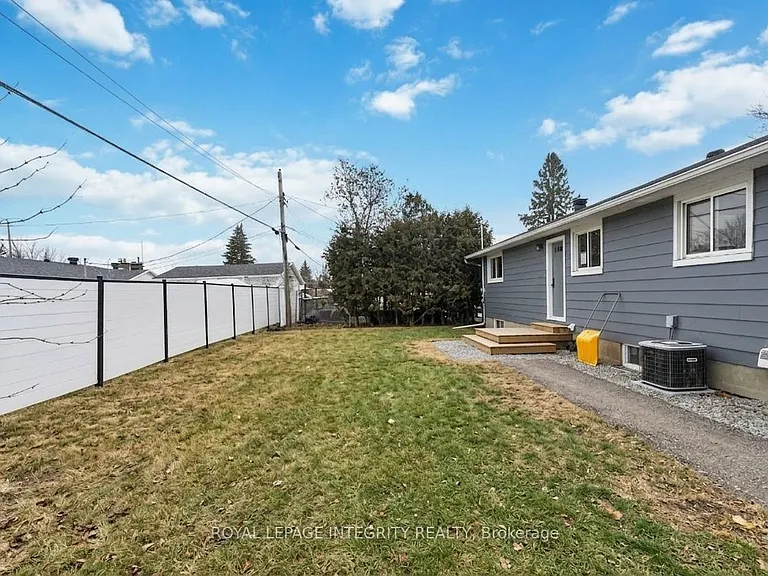 1398 Jamison Ave #B — Photo 2