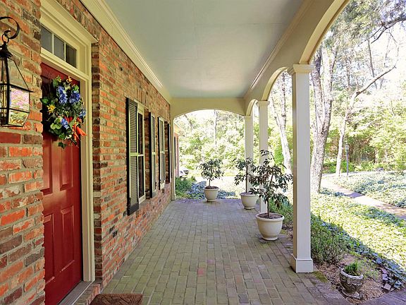 3rd image of 139 Carolyn Ln