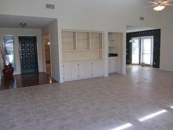 3rd image of 206 Paisano Dr