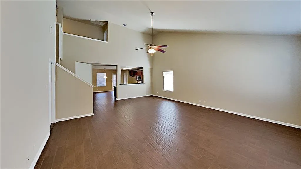 4 bed, 2.5 bath, 2276 sqft, $2,200 — Photo 4