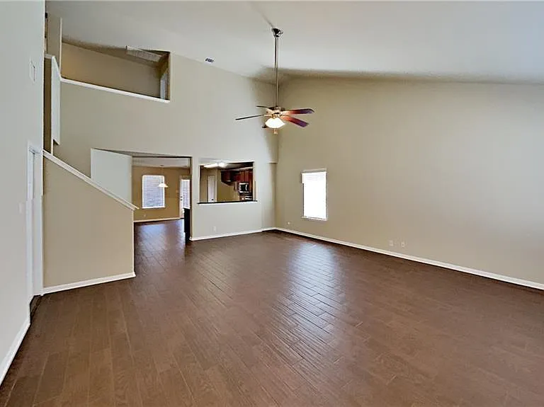 200 Adriana Ln — Photo 3